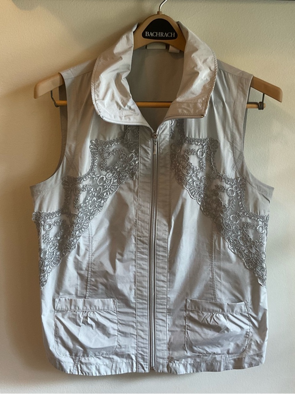 Chico’s Zenergy Vest Size 1(S/M) Light Gray Zip Front Cinched Waist Casual Layer